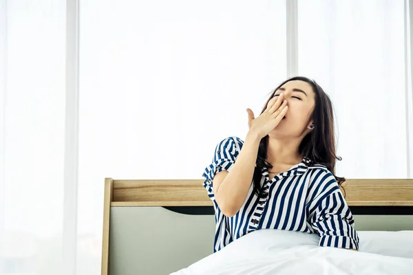 Descanso Feriados Conforto Conceito Pessoas Retrato Mulher Asiática Sonolenta Sleepwear — Fotografia de Stock