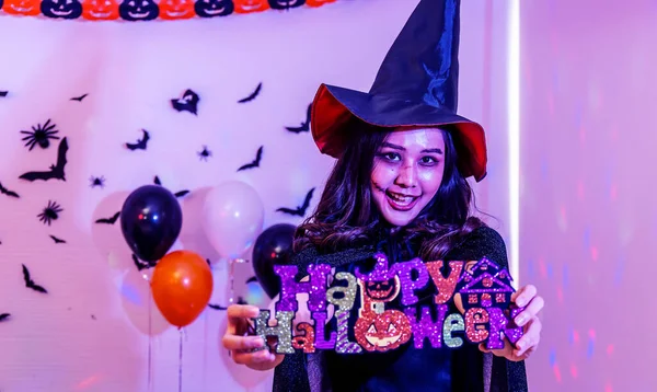 Halloween Party Girl Holding Happy Halloween Sign Hand — Stock Photo, Image