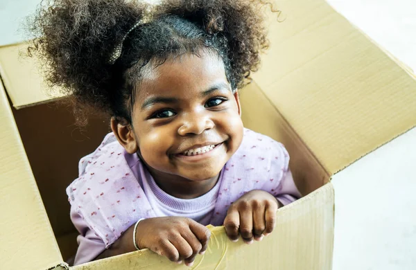 Feliz Lindo Activo Poco Afroamericano Niños Niña Jugar Caballo Cajas — Foto de Stock