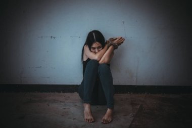 Asyalı rehine kadın gece olay yerinde iple bağlandı hırsızlar fidye için kaçırıldı, Tayland halkı...