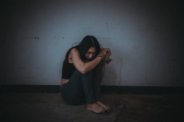 Asyalı rehine kadın gece olay yerinde iple bağlandı hırsızlar fidye için kaçırıldı, Tayland halkı...