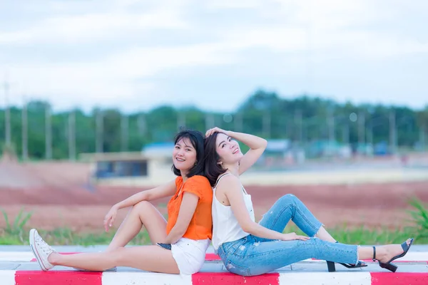 Retrato Duas Belas Mulheres Asiáticas Estilo Vida Menina Moderna Imagem — Fotografia de Stock