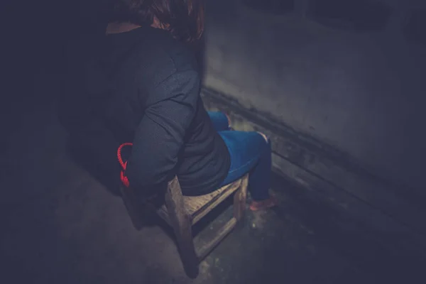 Asiática Rehén Mujer Atada Con Cuerda Escena Noche Los Ladrones — Foto de Stock