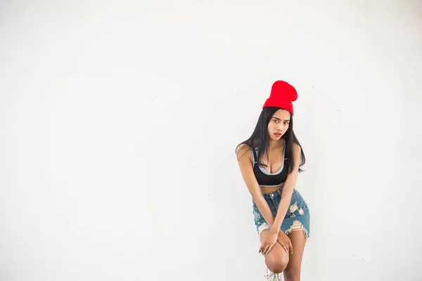 Porträtt Asiatisk Tonåring Kvinna Vit Bakgrund Hipster Flicka Koncept — Stockfoto