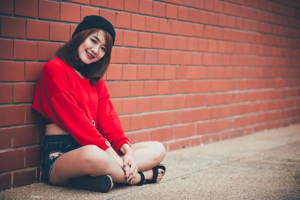 Retrato Bela Menina Asiática Chique Desgaste Vestido Preto Pose Para — Fotografia de Stock