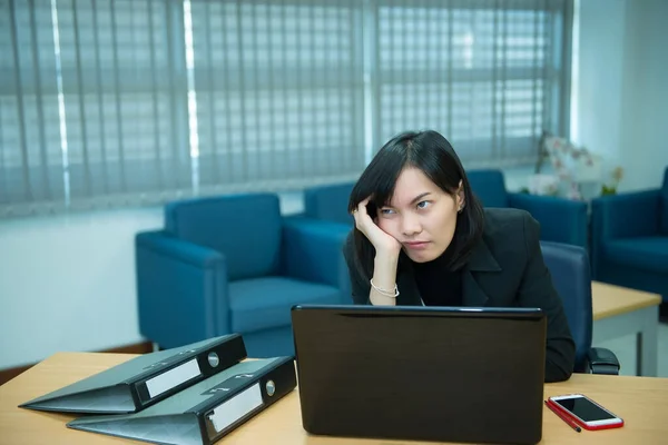 Aziatisch Zakenvrouw Denken Werk Het Kantoor Secretaris Heeft Een Hard — Stockfoto
