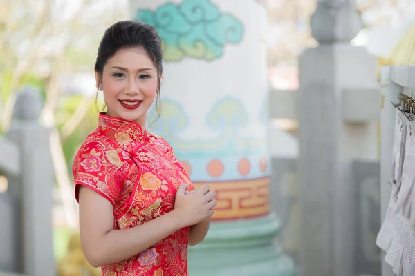 Porträt Einer Schönen Asiatin Cheongsam Kleid Thailändische Menschen Glückliches Chinesisches — Stockfoto