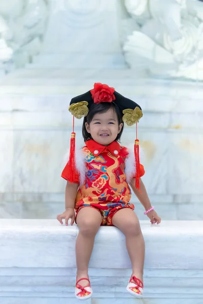 Retrato Niña Linda Mujer Asiática Vestido Cheongsam Tailandia Personas Concepto — Foto de Stock