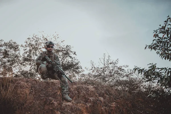 Soldaten Richtten Een Pistool Vijand Selectieve Focus — Stockfoto