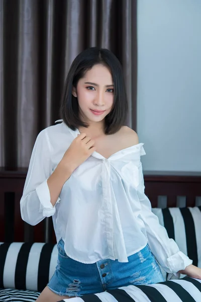 Porträt Der Schönen Asiatischen Sexy Frau Schlafzimmer Thailand — Stockfoto