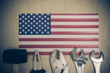 Ahşap arka planda teknisyen aracı, İşçi konsepti