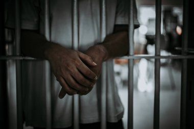 Demir hapishaneyi, esir konseptini, Tayland halkını yakalamak isteyen adamların elleri, özgür olmayı umuyoruz..