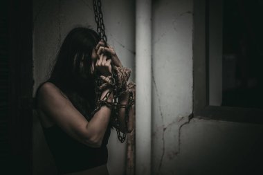 Asyalı rehine kadın gece olay yerinde iple bağlandı hırsızlar fidye için kaçırıldı, Tayland halkı...