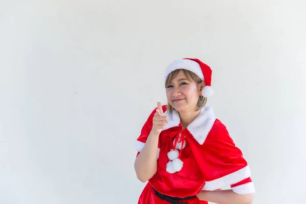 Bela Jovem Ásia Mulher Santa Claus Roupas Branco Fundo — Fotografia de Stock