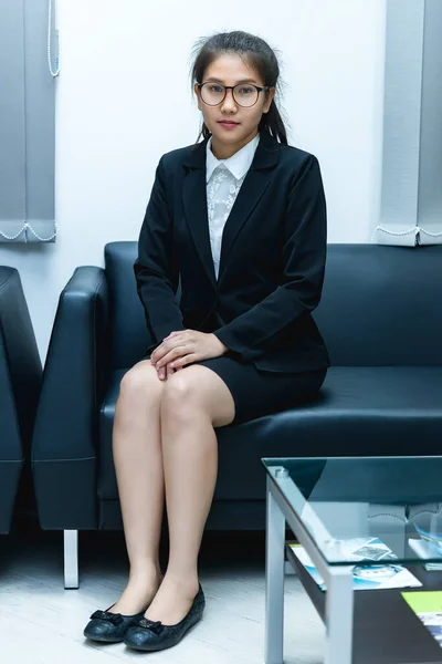 Azji Bizneswoman Pracuje Biurku Biurze — Zdjęcie stockowe