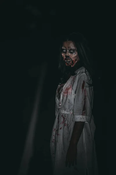 Porträt Einer Asiatischen Frau Make Geistergesicht Horrorszene Gruseligen Hintergrund Halloween — Stockfoto