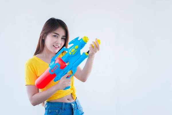 Mulher Asiática Com Água Mão Sobre Fundo Branco Festival Songkran — Fotografia de Stock