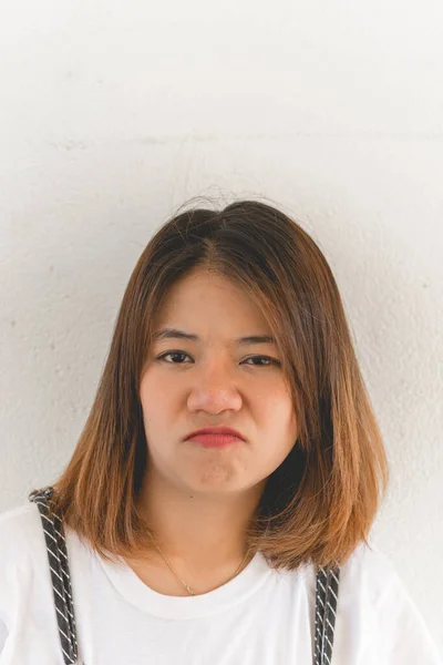 Retrato Asiático Hermosa Chica Hacer Divertido Cara Blanco Pared — Foto de Stock