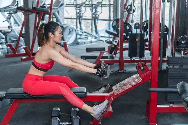 Hermosa Mujer Asiática Entrenamiento Fitness Gimnasio Tailandia — Foto de Stock