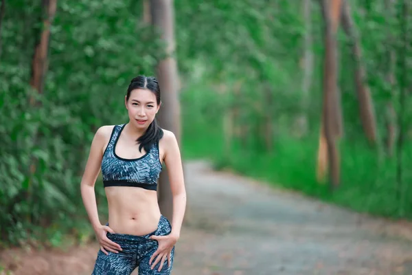 Asiática Deportiva Mujer Estiramiento Cuerpo Respiración Aire Fresco Parque Tailandia —  Fotos de Stock