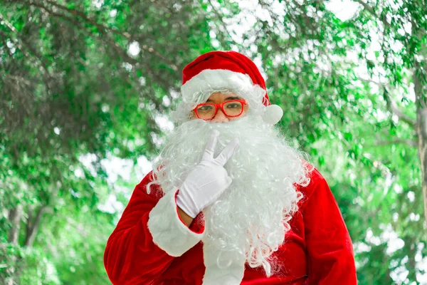 Portret Van Kerstman Bokeh Licht Onder Boom Vrolijk Kerstconcept — Stockfoto