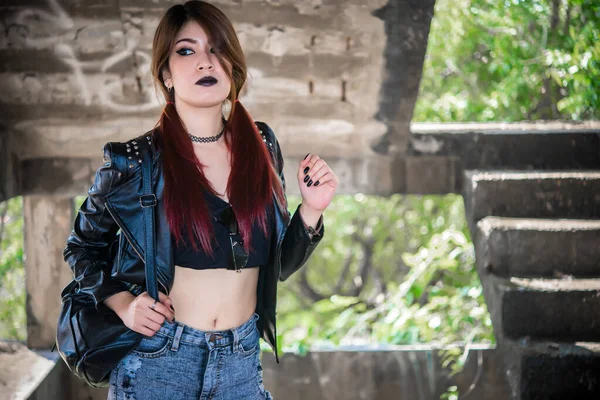 Porträtt Asiatiska Med Svart Läder Klänning Punk Stil Thailand Människor — Stockfoto