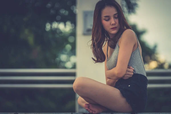 Mulher Tailandesa Bonita Muito Triste Amor Não Correspondido Repensar Pensar — Fotografia de Stock