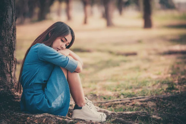 Mulher Tailandesa Bonita Muito Triste Amor Não Correspondido Repensar Pensar — Fotografia de Stock