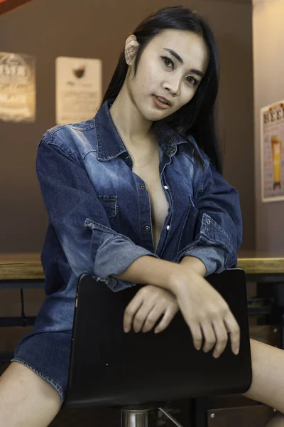 Porträt Asiatische Sexy Frau Tragen Denim Bett Perfekte Porträt Thailändische — Stockfoto