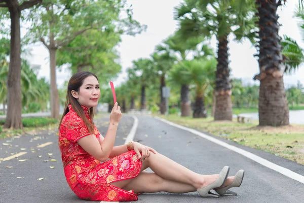 Szczęśliwego Chińskiego Nowego Roku Azji Kobieta Noszenie Tradycyjnych Cheongsam Ubrania — Zdjęcie stockowe