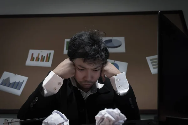 Asiatico Uomo Affari Sotto Stress Durante Eccessivo Lavoro — Foto Stock