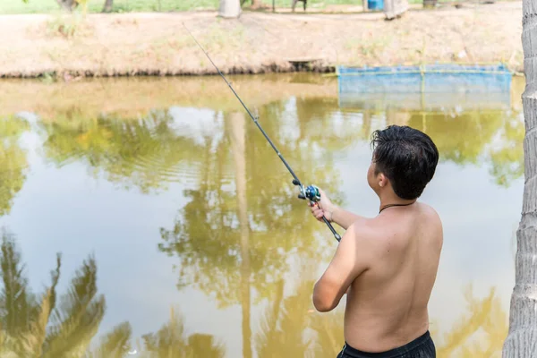 Vista Trasera Del Hombre Pescando Lago —  Fotos de Stock