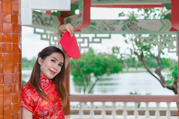 Frohes Chinesisches Neues Jahr Asiatin Traditioneller Cheongsam Kleidung Mit Roten — Stockfoto