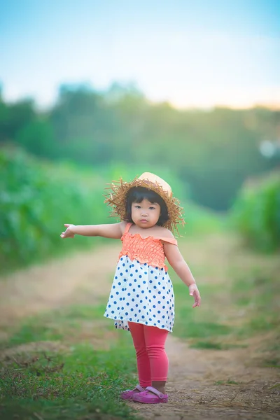 Retrato Niña Asiática Sentada Banco Parque Tailandia Personas — Foto de Stock