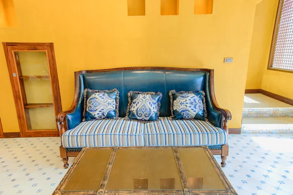 Sofa Para Sentarse Salón Amarillo — Foto de Stock