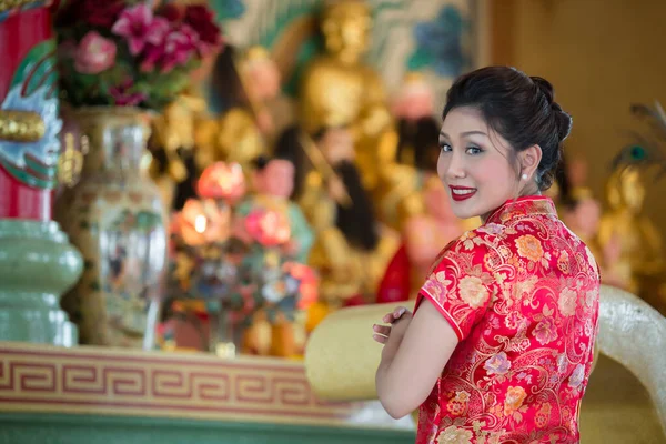 Porträt Einer Schönen Asiatin Cheongsam Kleid Thailändische Menschen Glückliches Chinesisches — Stockfoto