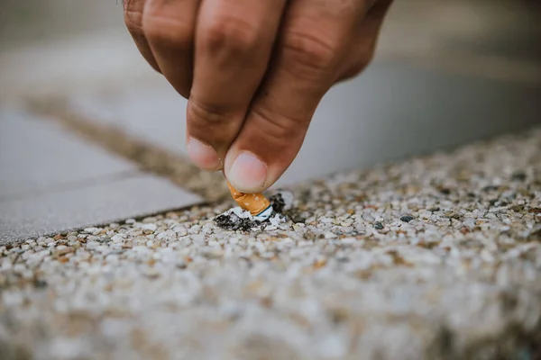 Cigarros Quebrados Chão — Fotografia de Stock