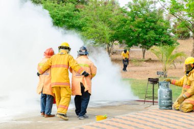 THAILAND, APRIL - 2016, 22: Synchrotron Işık Araştırma Enstitüsü Nakhonratchasima, Tayland 'da itfaiye eğitimi