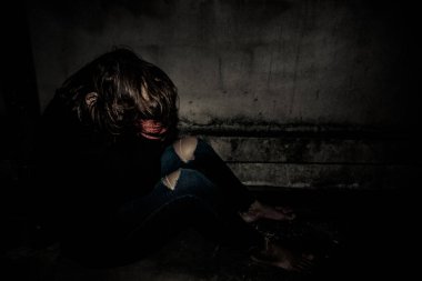 Asyalı rehine kadın gece olay yerinde iple bağlandı hırsızlar fidye için kaçırıldı, Tayland halkı...