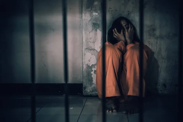 Portretul Femeilor Disperate Prindă Închisoarea Fier Conceptul Prizonier — Fotografie, imagine de stoc