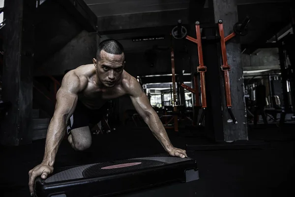 Retrato Hombre Asiático Gran Músculo Gimnasio Tailandia Personas Entrenamiento Para —  Fotos de Stock