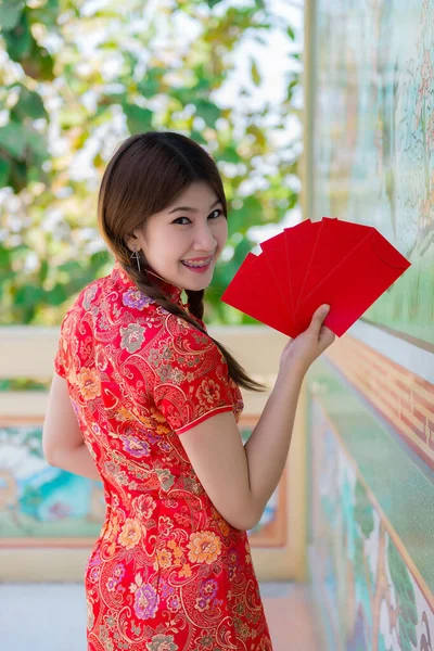 Ritratto Bella Donna Asiatica Abito Cheongsam Thailandia Felice Anno Nuovo — Foto Stock