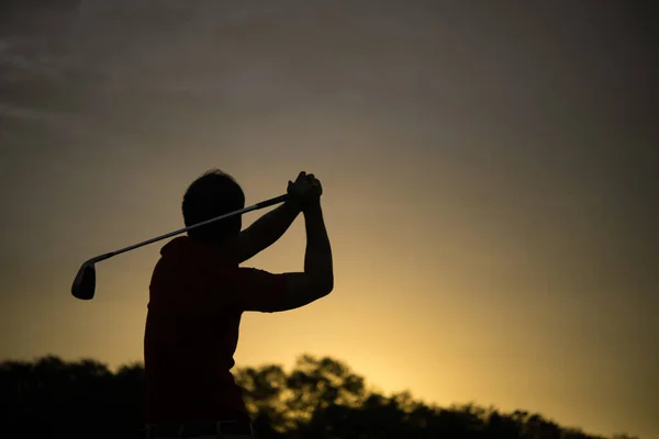 Silhouet Aziatische Golfer Golfen Tijdens Prachtige Zonsondergang Thailand Mensen — Stockfoto