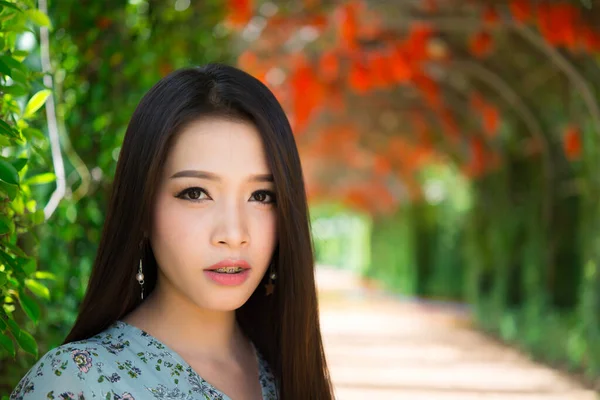 Retrato Hermosa Mujer Asiática Tailandia Personas Chica Encantadora Tomar Una —  Fotos de Stock