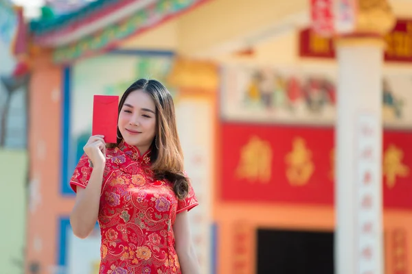 Retrato Hermosa Mujer Asiática Vestido Cheongsam Tailandia Personas Concepto Feliz — Foto de Stock