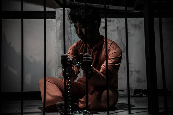 Asiatisk Man Desperat Järnfängelset Fånge Koncept Thailand Människor Hopp Att — Stockfoto