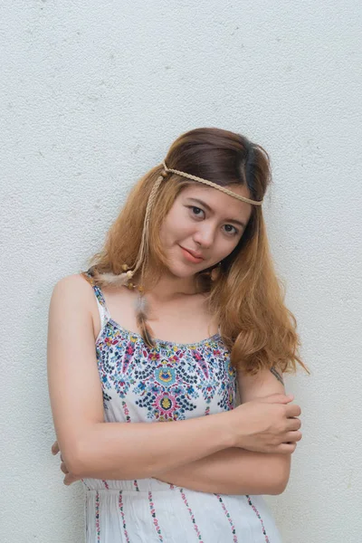 Ritratto Ragazza Asiatica Bohémien Parete Bianca Stile Vintage Thailandia Moda — Foto Stock