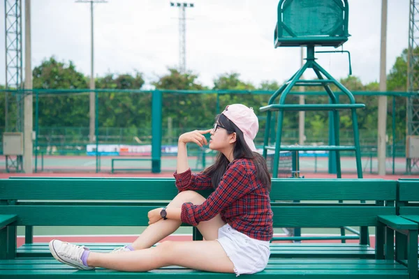 Hipster Menina Asiática Pose Para Tirar Uma Foto Retrato Moda — Fotografia de Stock