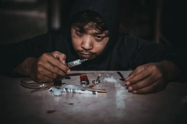 Asyalı Erkekler Kendi Damarlarına Eroin Enjekte Eden Uyuşturucu Bağımlılarıdır Flakka — Stok fotoğraf