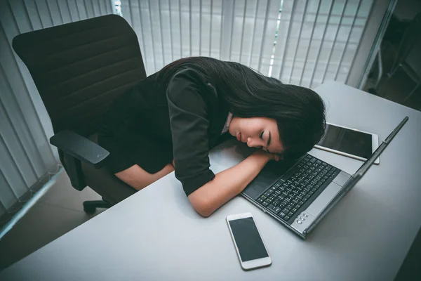 Negócios Asiáticos Cansado Trabalho Trabalhador Relaxar Trabalho Mesa Tailândia Pessoas — Fotografia de Stock